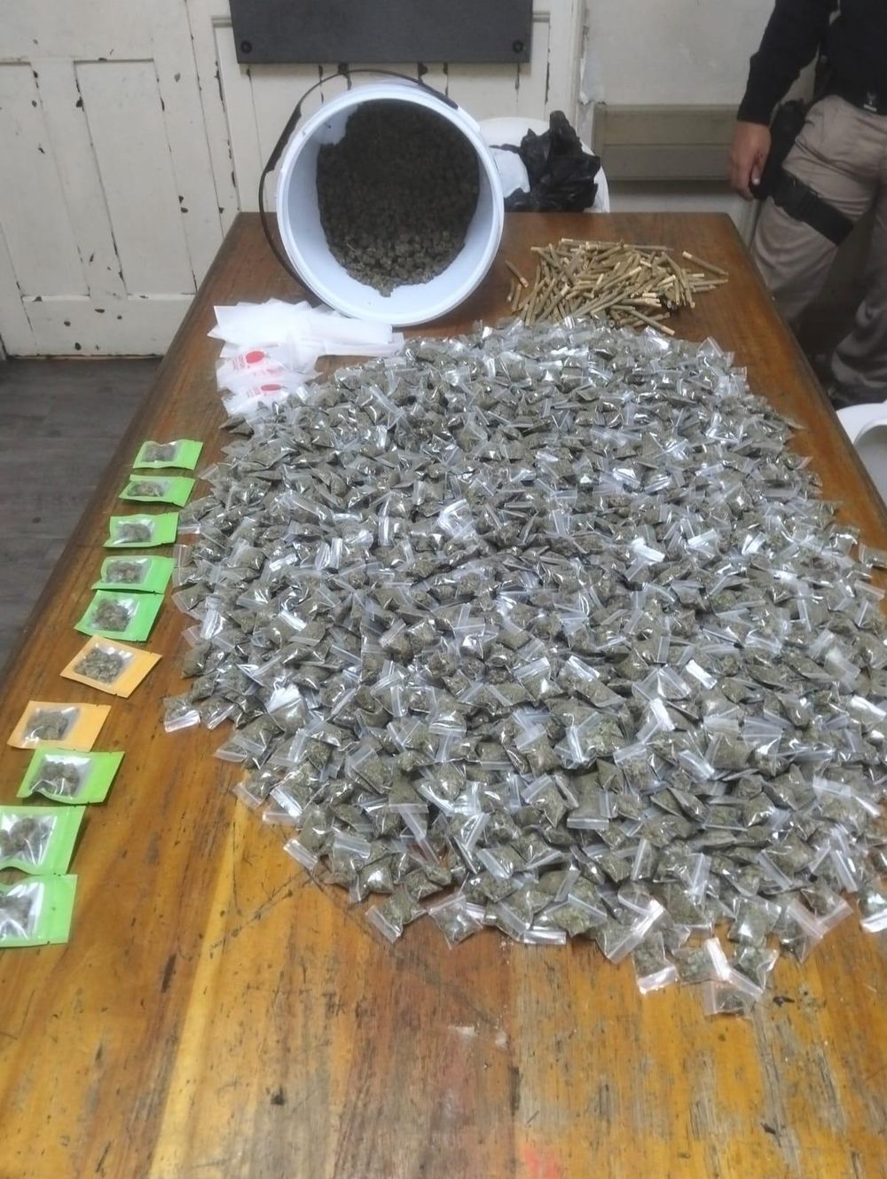 Police apprehend man with 2 400 dagga bankies in Durbanville