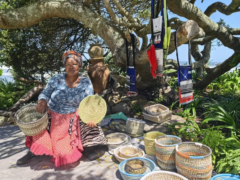 Umama wakwaGxarha uphila ngomsebenzi wezandla zakhe eMorgans Bay Hotel