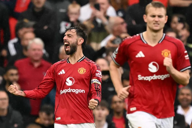 Premier League Saturday: Manchester United tighten grip on top four as Arsenal extend lead