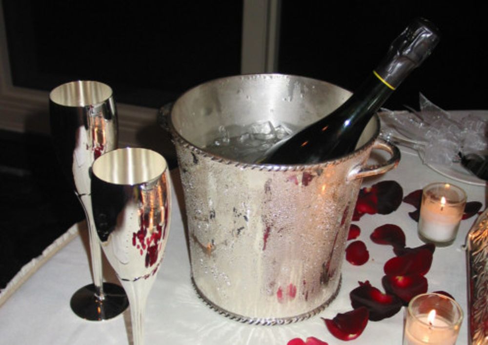 A glass of bubbly might boost memory