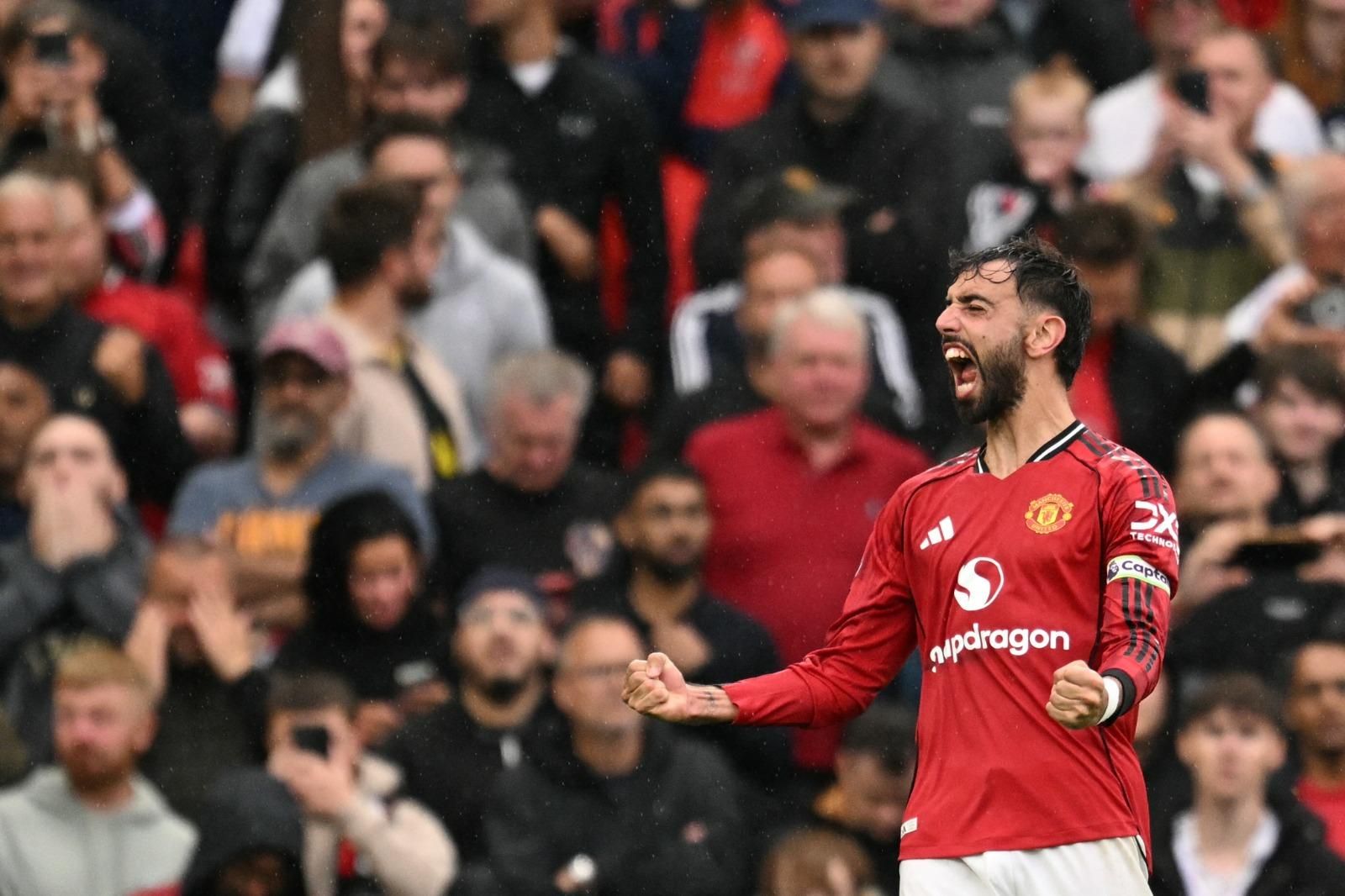Manchester United secure first win thanks to late Bruno Fernandes penalty