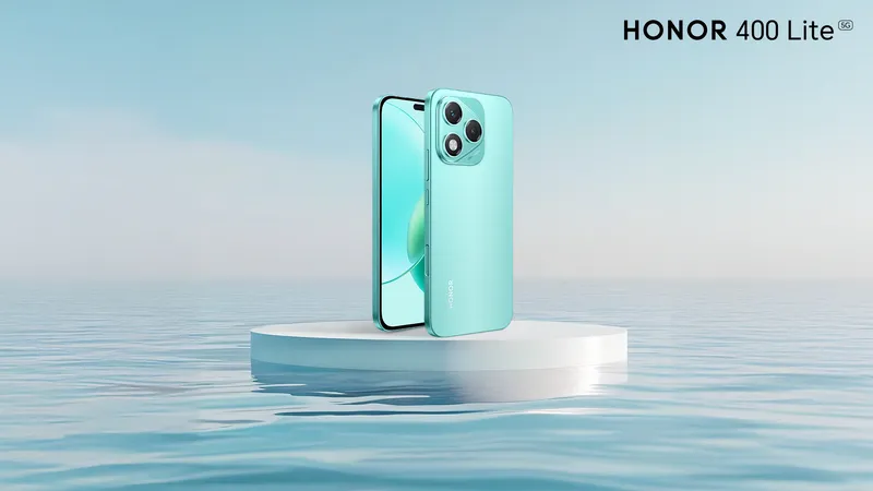 HONOR celebrates Amajita with R250,000 worth of 400 Lite devices to mark a proud moment for South African Football. 