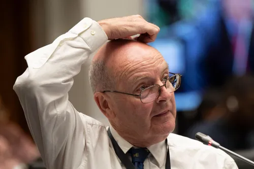 Calls for legal action against Paul O'Sullivan after his parliamentary  walkout