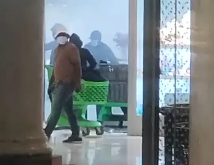 Armed suspects robbing a jewellery store inside Pavilion Shopping Centre