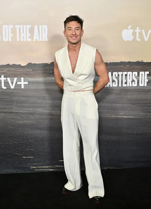 dress shirt no undershirt Should Your Undershirt Show?