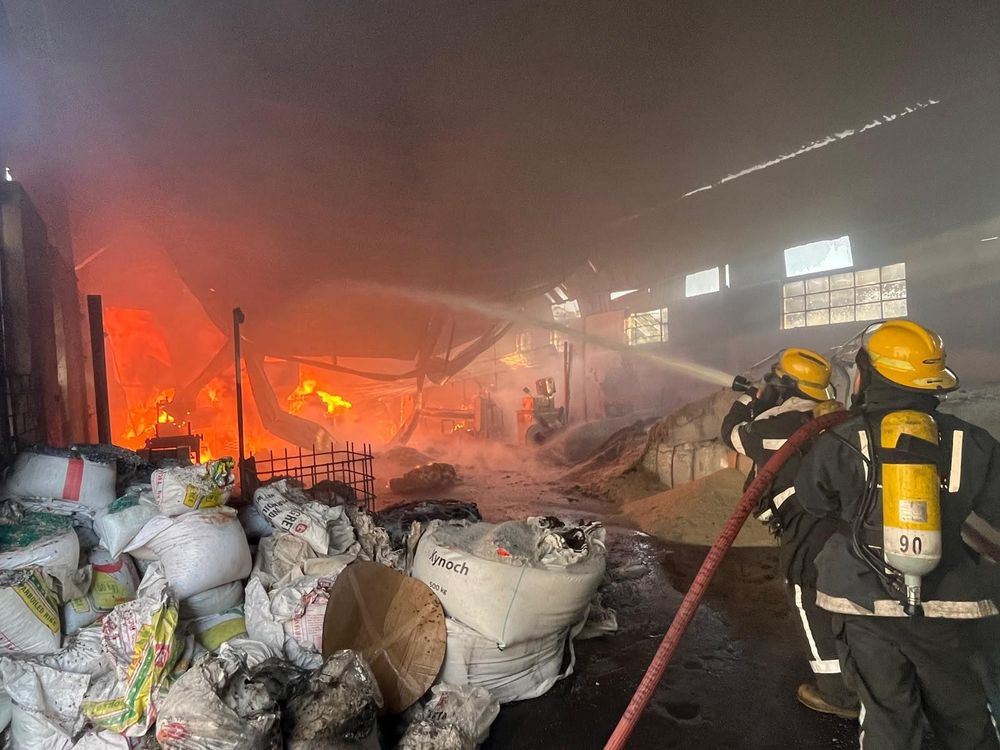 PICS: Warehouse fire in Durban contained within 30 minutes - IOL