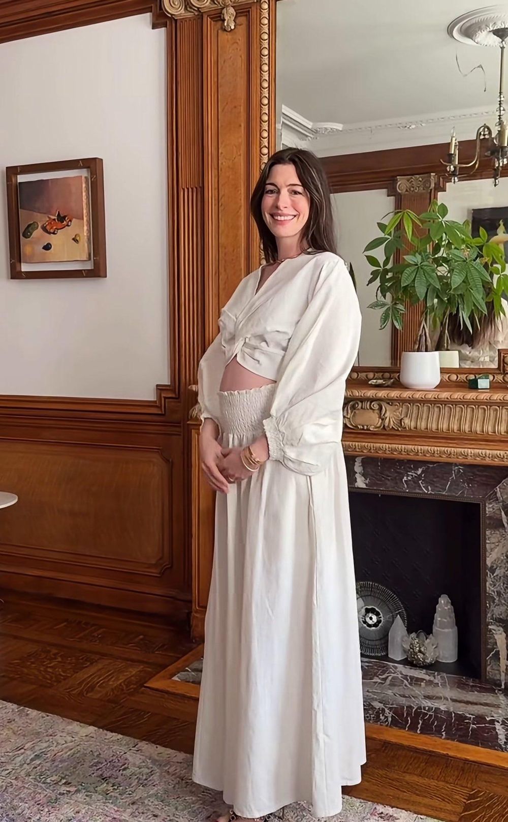 Karishma Dipa|Published 3 minutes ago WATCH: Anne Hathaway reveals pregnancy with elegant baby bump announcement