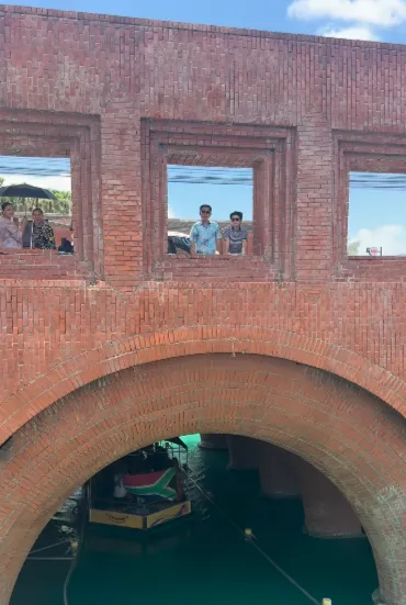 A simple family photo moment at the World Cup turned into a joyful encounter.