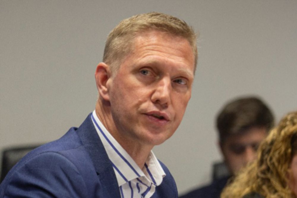 Coke and mirrors? Adams challenges JP Smith to drug test