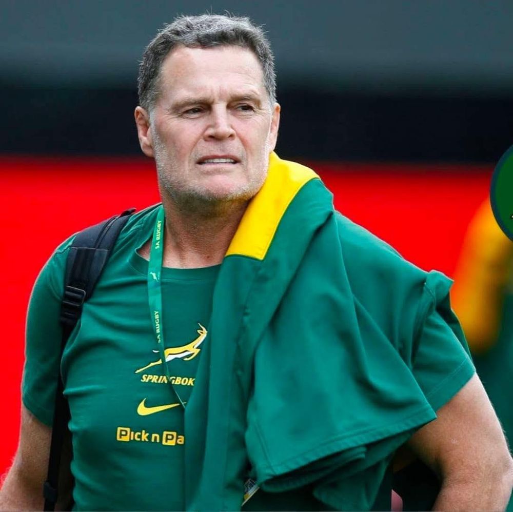 Rassie Erasmus invites fans to a festive Christmas morning walk by Cape Town's coastline