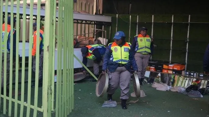Johannesburg continues crackdown on illegal structures in Smal Street clean up
