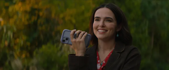 Zoey Deutch as Jill in 'Voicemails for Isabelle'. 