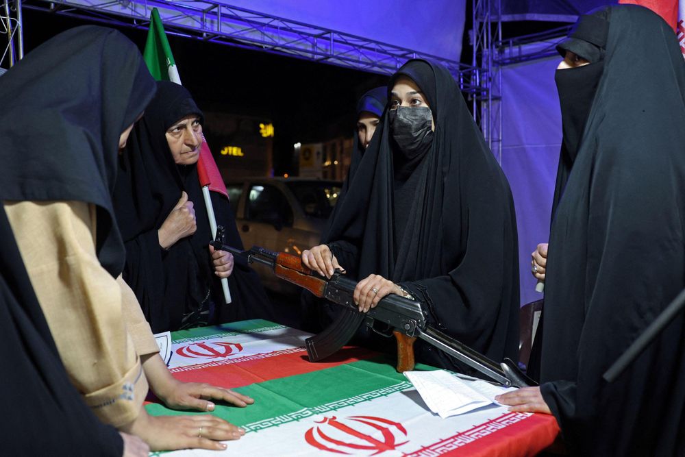 US and Iran continue to trade threats, but Trump says Tehran wants peace deal