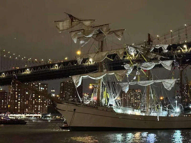 Mexican Navy ship crashes into Brooklyn Bridge, killing two