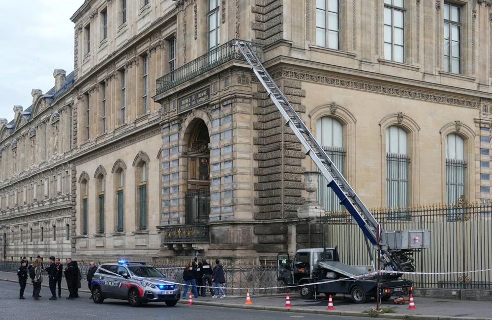 France arrests two men, two women over Louvre heist: Prosecutor