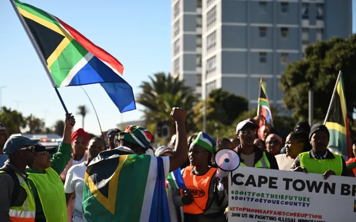 Demonstrators are demanding that the government take border control seriously. 
