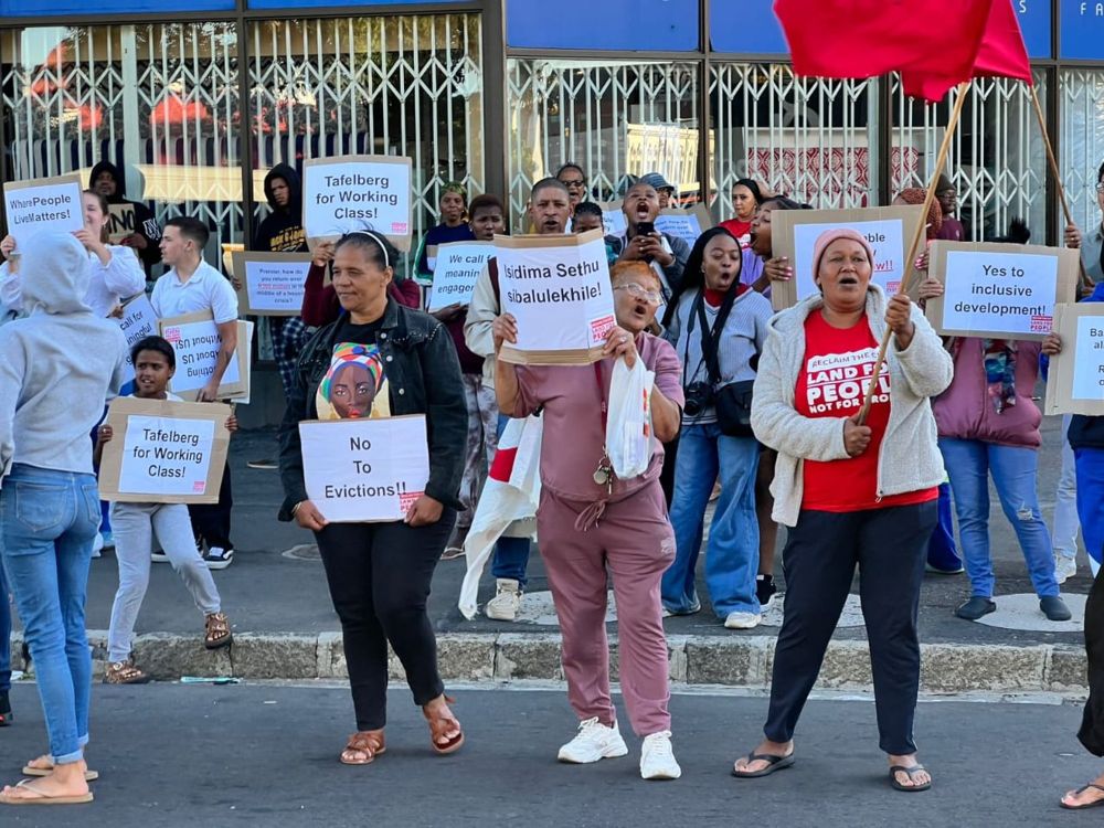 Hospital squatters protest against City plans