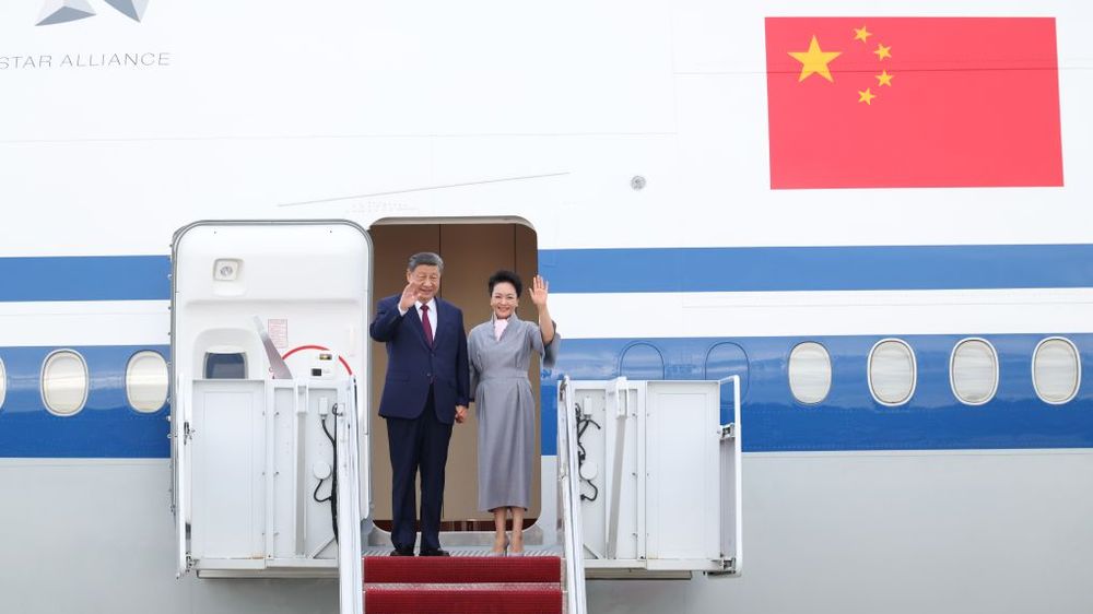 Chinese President Xi Jinping arrives in US for state visit, greeted by Trump at airport