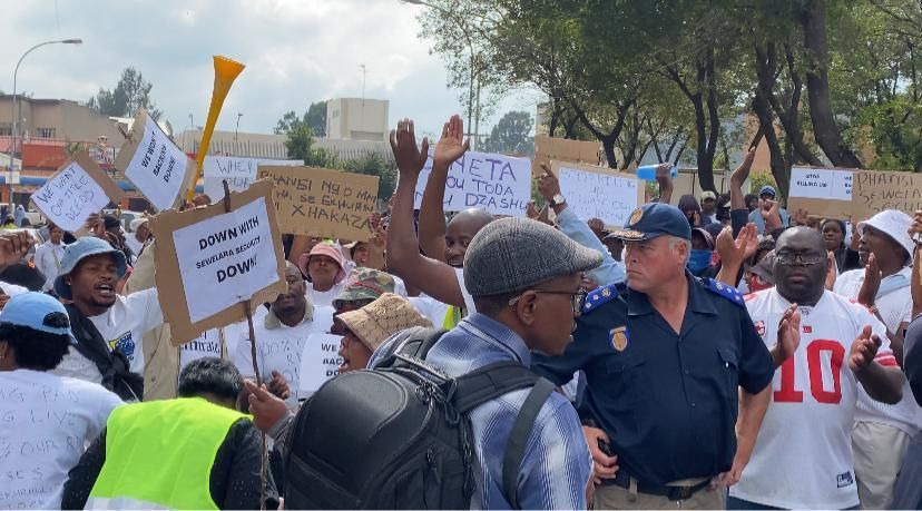 Frustrated Ekurhuleni residents disrupt mayor's address over basic services