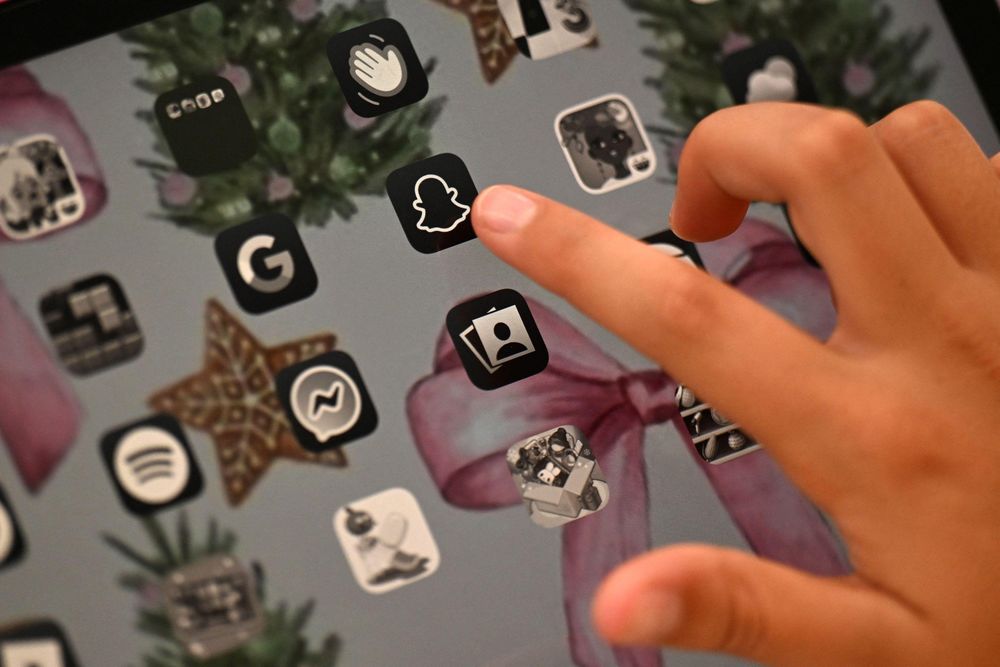 Historic tech showdown as Australia's social media ban for under 16s kicks in