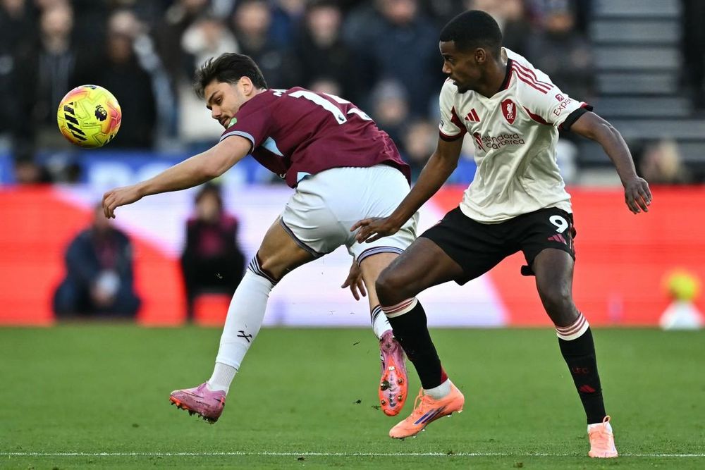Alexander Isak scores first Premier League goal for Liverpool to sink West Ham