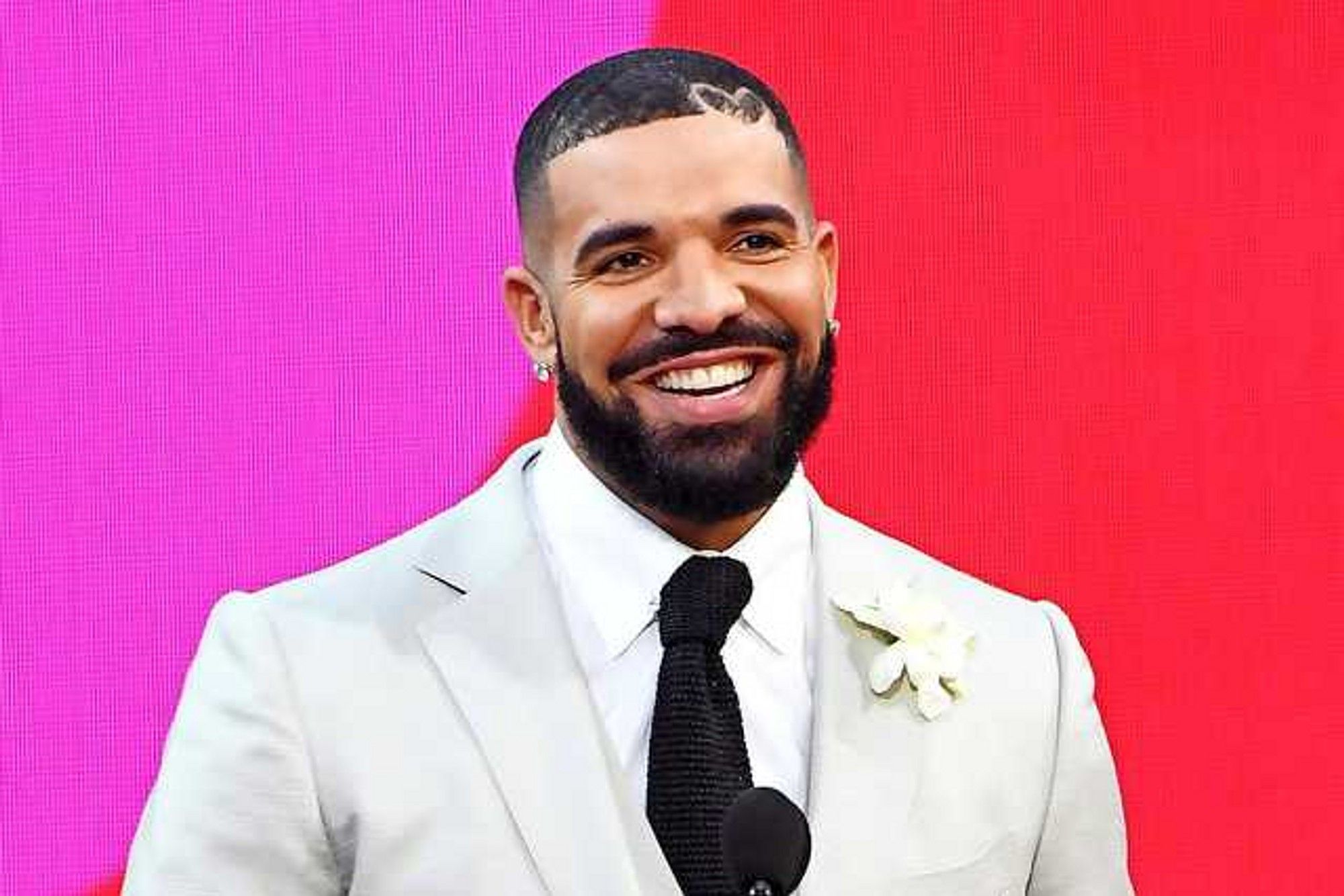 LOOK: Star Drake defends his pink nails