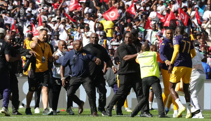 WATCH | Soweto Derby Chaos: Kaizer Chiefs Officials, Orlando Pirates security clash before kick-Off