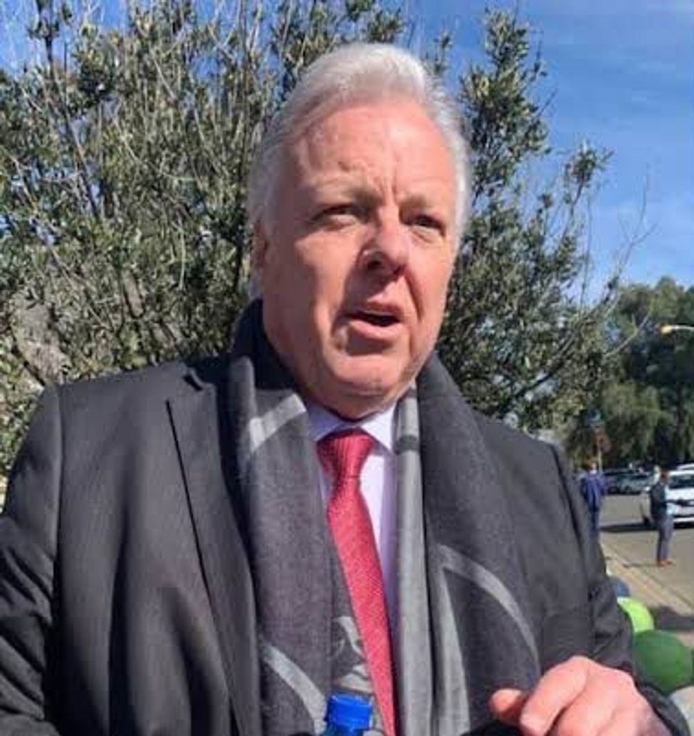 Government should intervene in helping diamond mogul and business leader Louis Liebenberg who is involved with artisanal mining, says Namaqualand residents