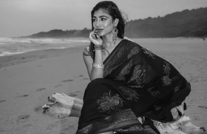 Niharika Singh has been immersed in music since childhood through temple performances, satsangs and family led musical gatherings. 