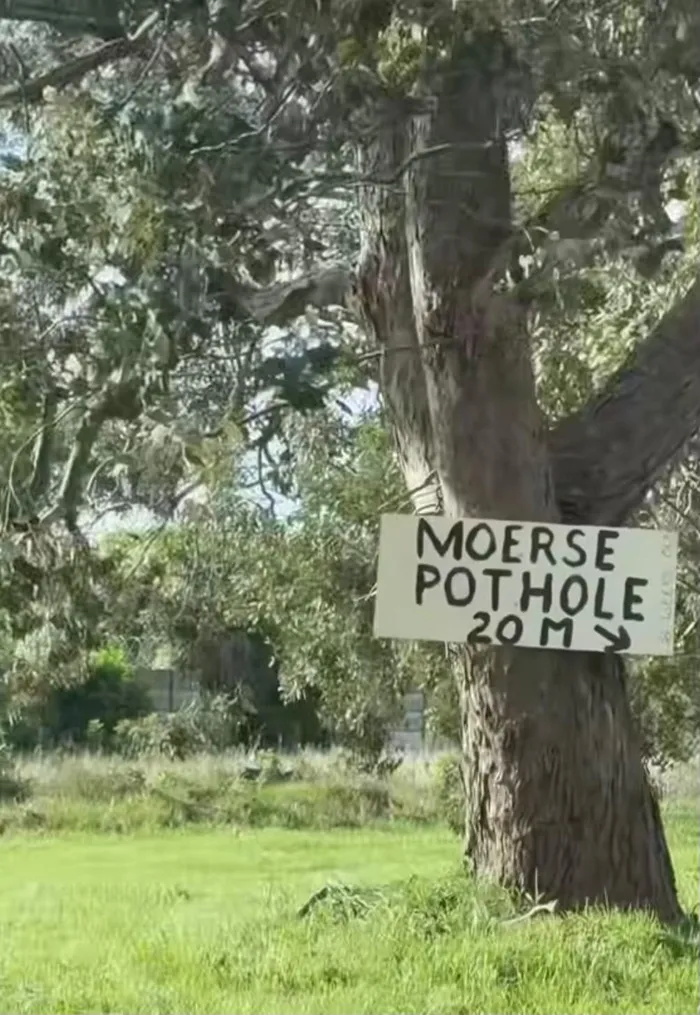 Hilarious 'Moerse Pothole' road sign perfectly sums up driving in South ...
