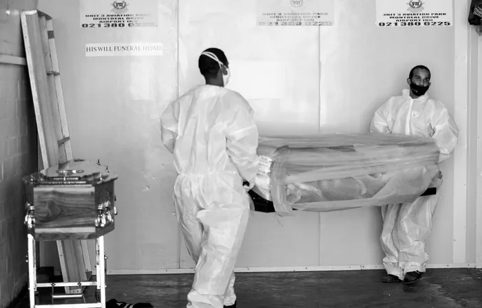 The wrapping of bodies of Covid-19 victims and coffins in plastic covering prior to burial to prevent infections is not unnecessary and should be stopped. Picture Leon Lestrade / African News Agency (ANA).