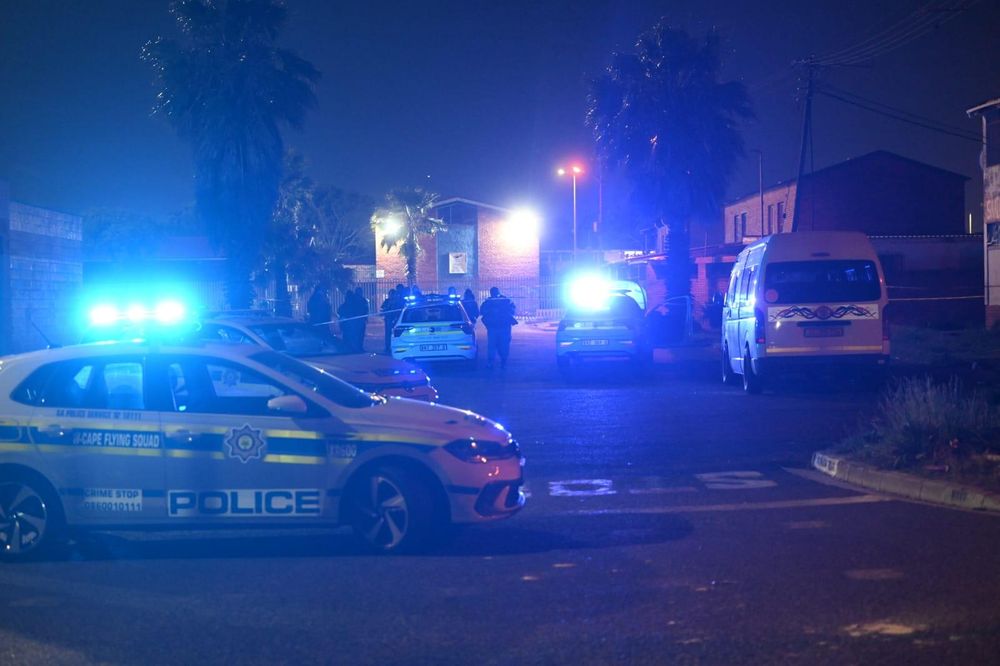 BLOODSHED IN BONTAS - Terrified mense forced indoors after deadly Sunday shooting