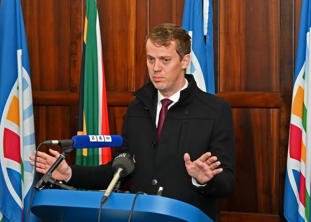 Calls for DA MP Mark Burke's removal from finance committees amid Reserve Bank investigation