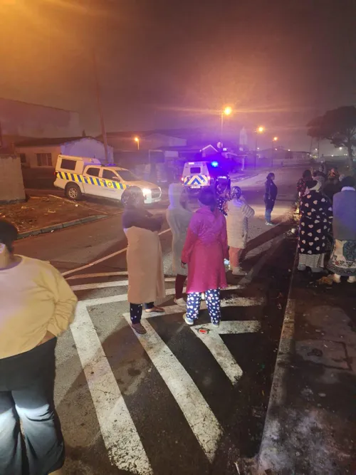 NEWBORN BURIED IN OOP VELD - Hanover Park vrou, 23, and accomplice vas after ‘concealing birth’