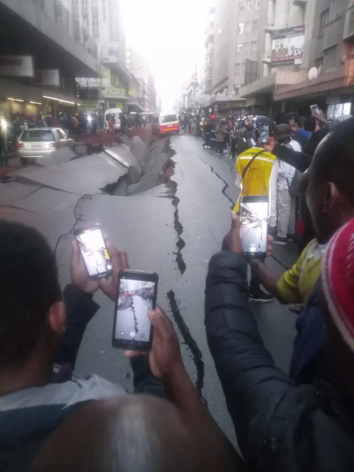 Huge explosion causes massive damage to roads in Joburg