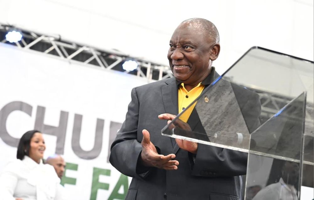 Ramaphosa fait campagne à Khayelitsha tandis que les taxis réclament une aide face au coût du carburant