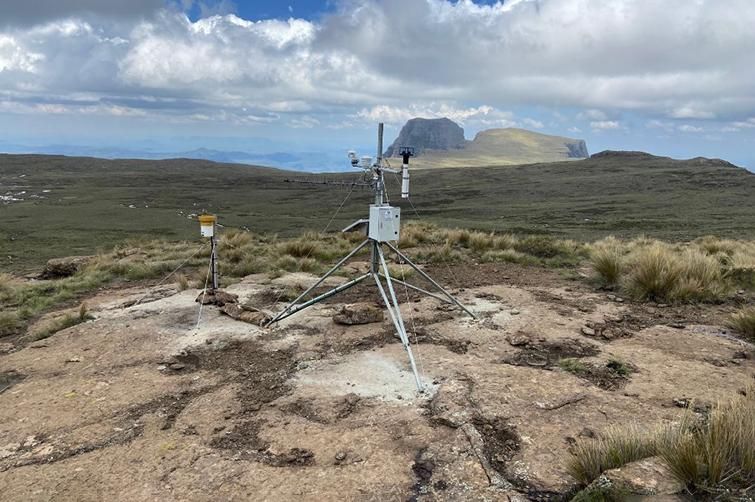 New weather station installed atop iconic Amphitheatre in the Drakensberg