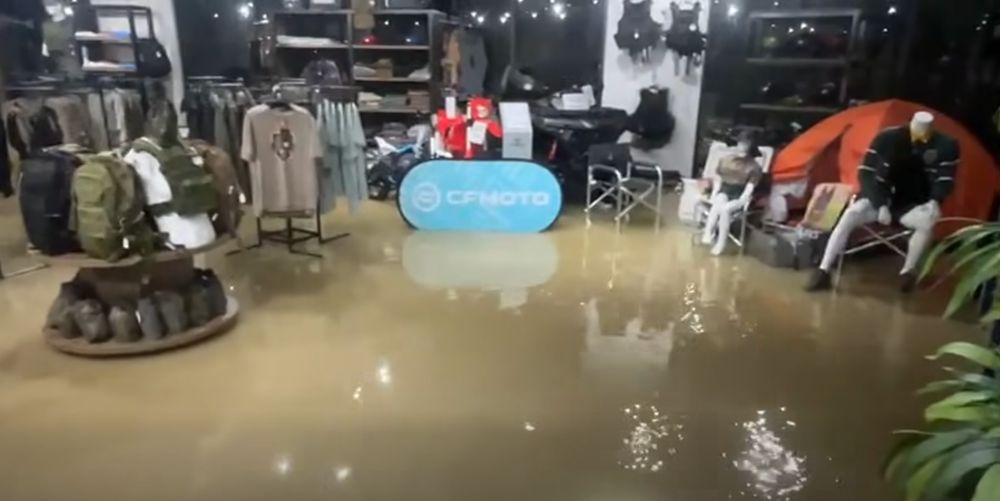 Businesses disrupted as City tackles major pipe burst at Durbanville shopping mall