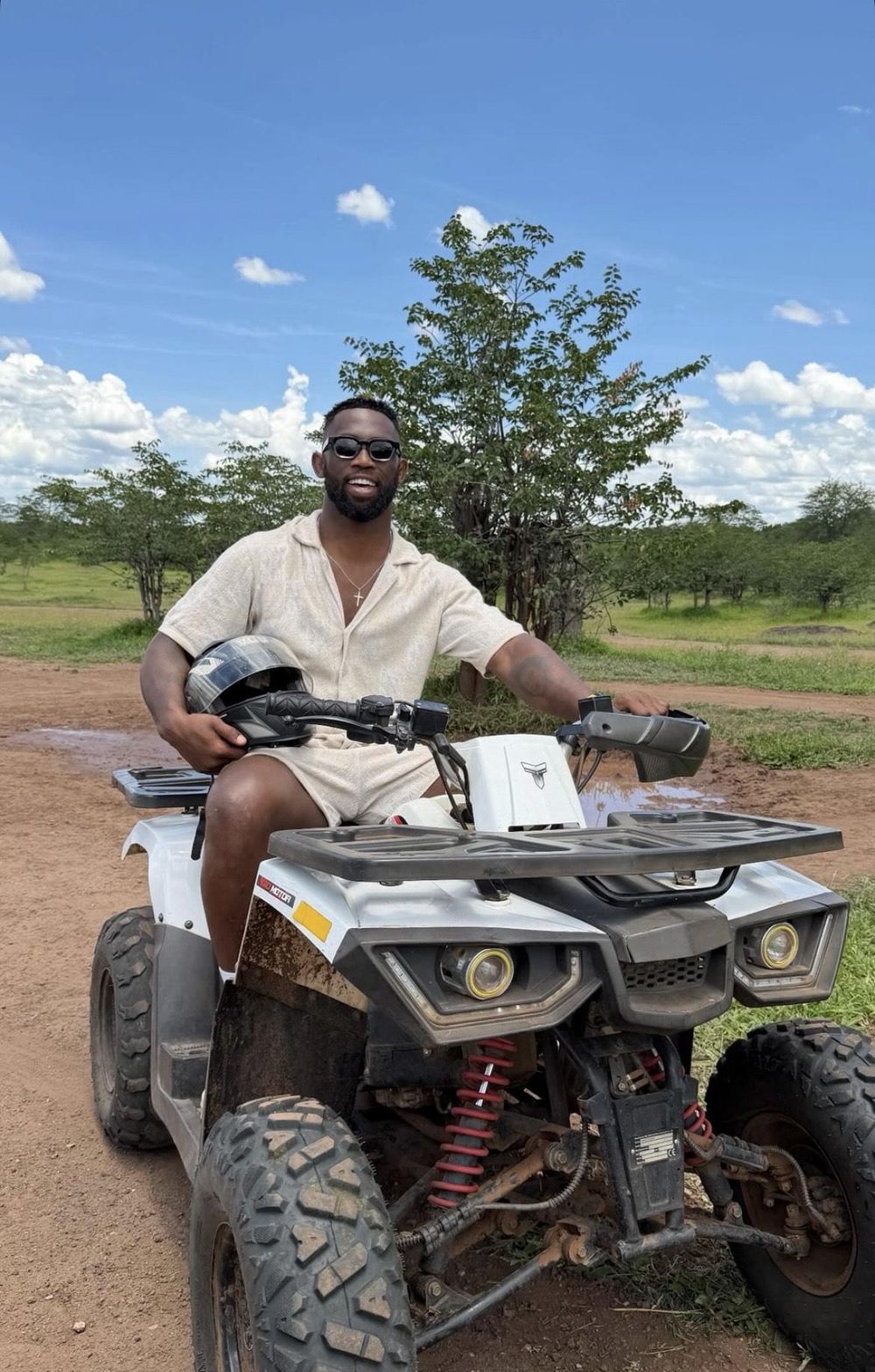 Did Siya Kolisi and Rachel John just hard launch their relationship during their vacation in Zimbabwe