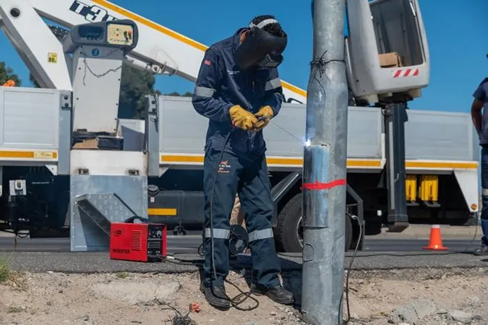 The City is working to convert overhead electricity infrastructure to underground infrastructure in Pinelands.