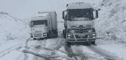 Turbulent weather in South Africa: Motorists urged to exercise caution amid road closures