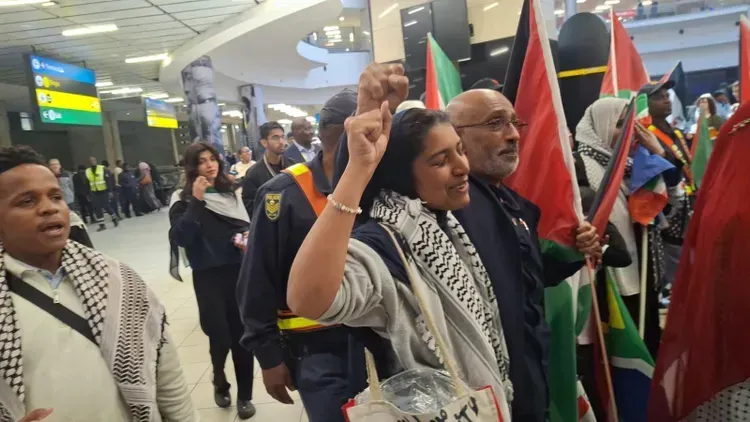South African activists receive a hero's welcome after Israeli detention