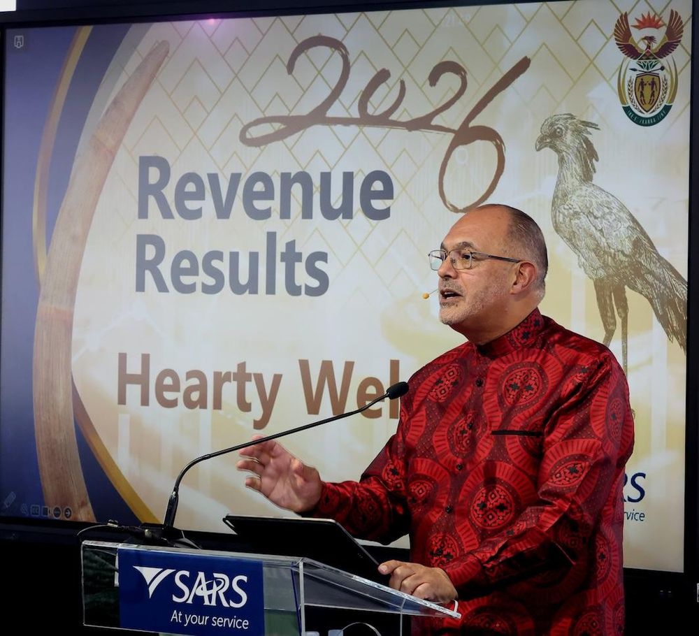 Sars breaks R2 trillion barrier as Kieswetter warns against illicit economy