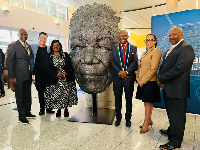 A new statue of Nelson Mandela was installed at Hartsfield-Jackson Atlanta International Airport. Western Cape MEC for Cultural Affairs and Sport, Ricardo Mackenzie, represent the South African government at the event.