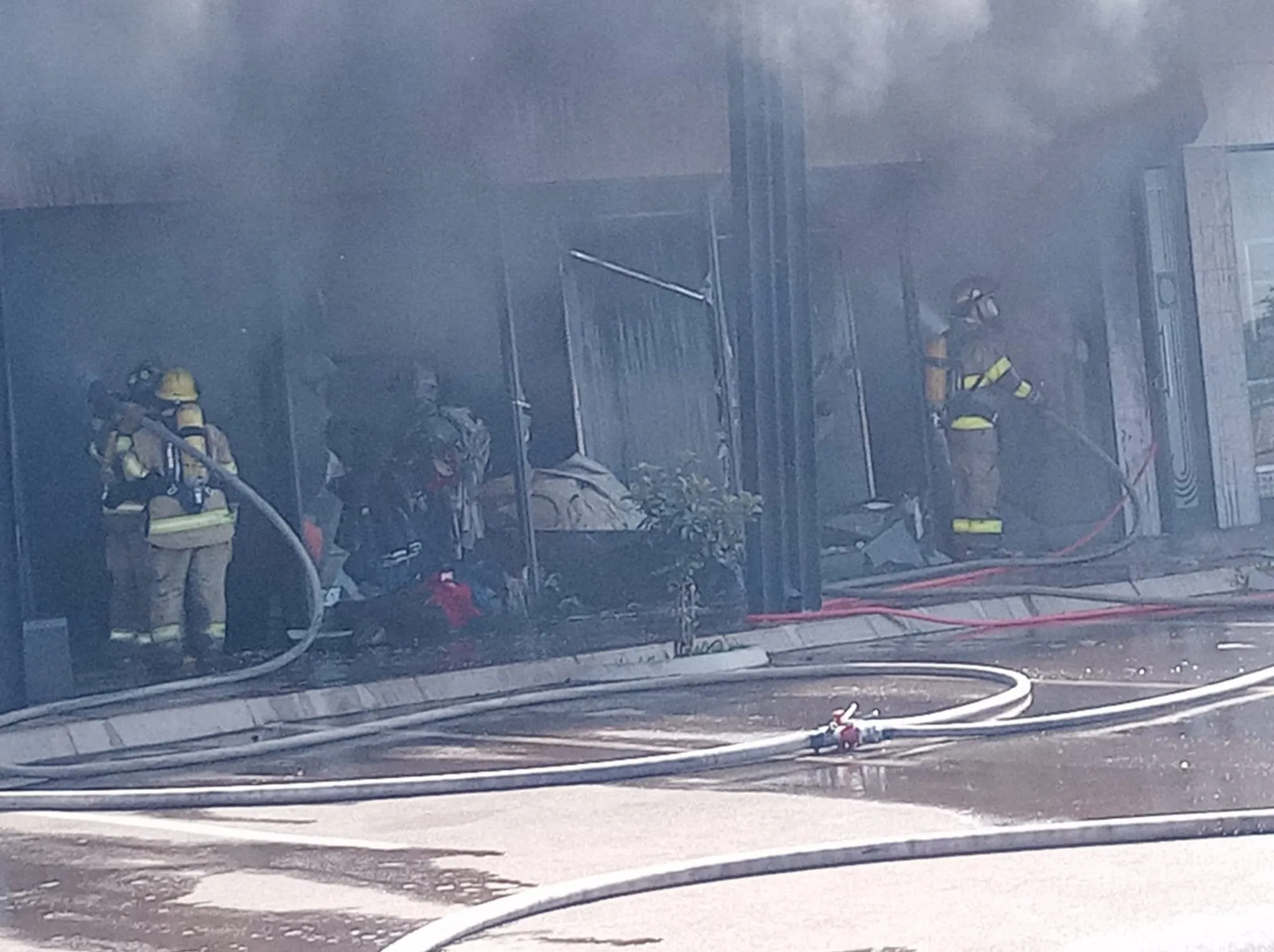 Clothing shop gutted by fire at Jubilee Mall in Hammanskraal - Vimarsana News
