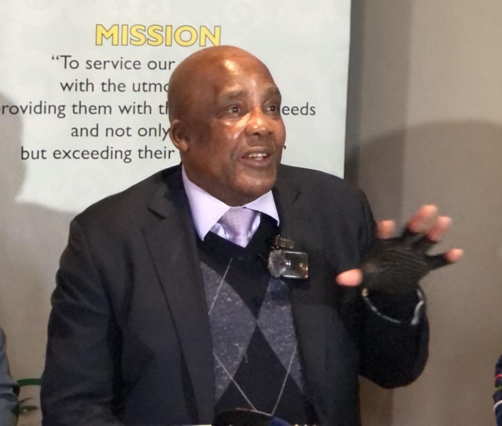 Motsoaledi entschuldigt sich, nachdem er behauptet hatte, Richter des ...