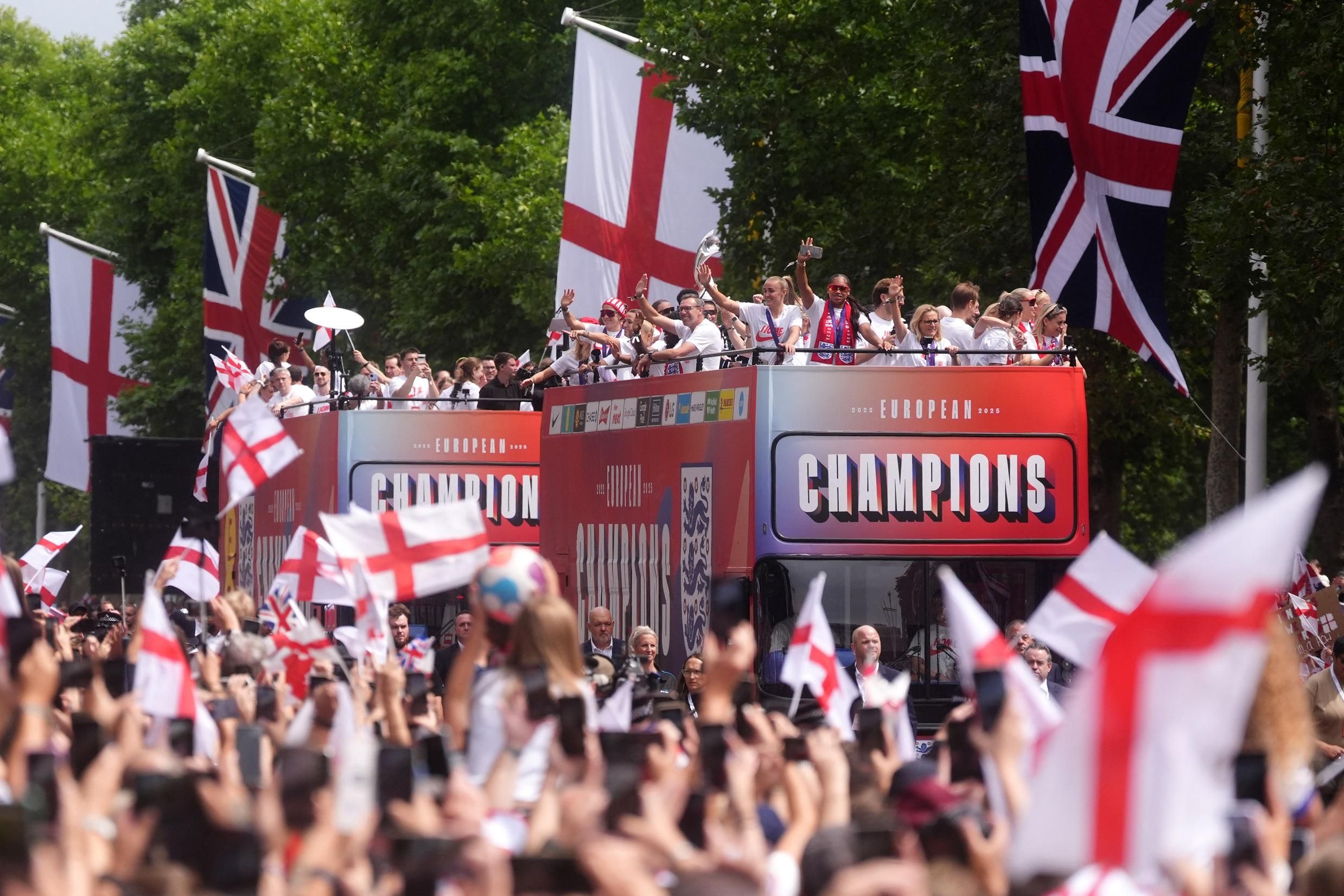 England's Lionesses party with thousands of fans after Euro 2025 triumph