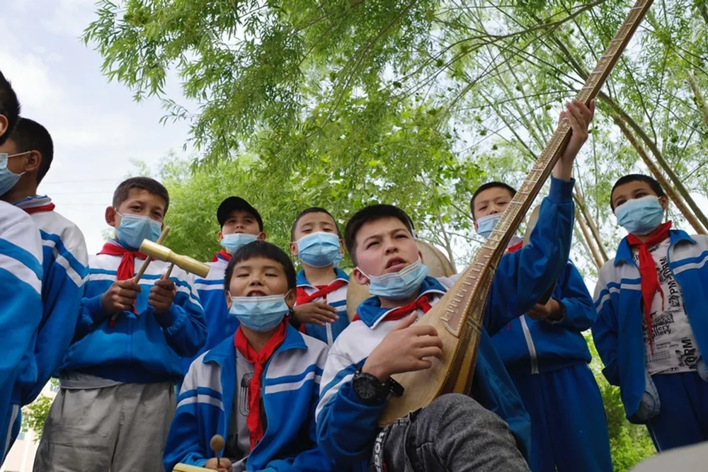 Children play traditional Uyghur music in Kashgar, northwest China’s Xinjiang Uygur Autonomous Region, May 19, 2021. (People’s Daily Online/Kou Jie)