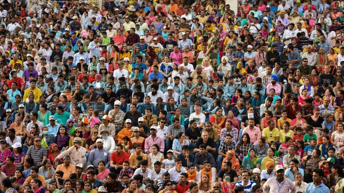 The 1996 population structure showed a large base associated with higher fertility rates and a greater proportion of people aged up to 24.
