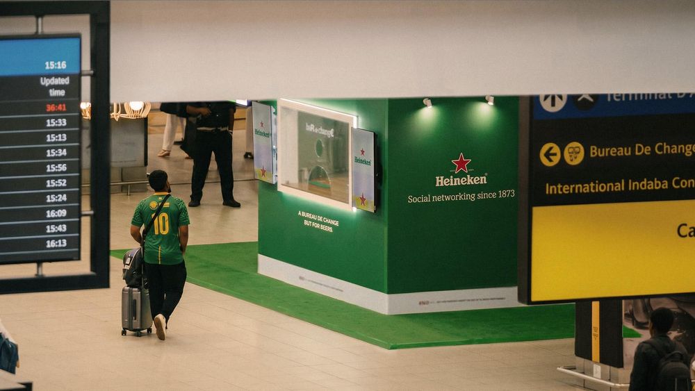 Back by popular demand: Heineken® reactivates the Bar de Change, helping South Africans and Nigerians take local beer prices to the US and Mexico